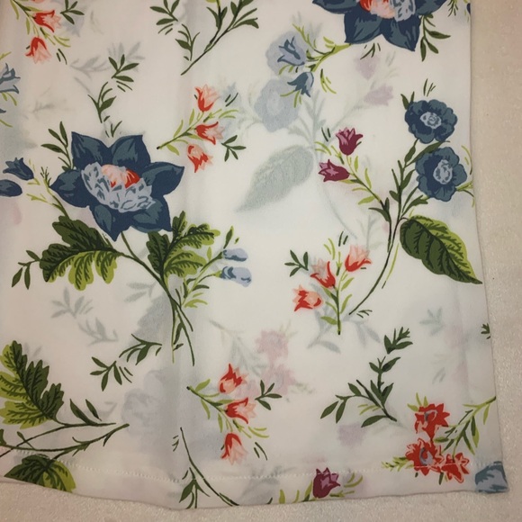 Ann Taylor NWT White with Pink and Blue Flower Blouse medium - Picture 3 of 16